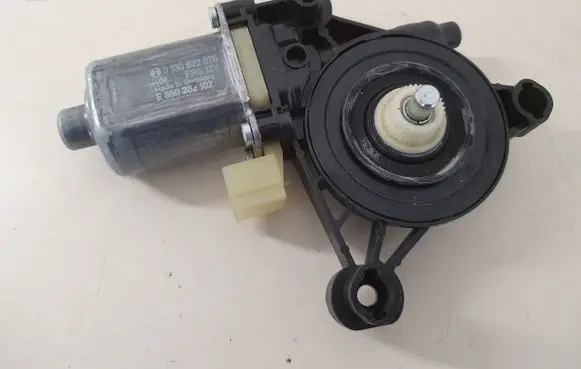 Audi Q2 - Front door window regulator motor 5Q0959802C