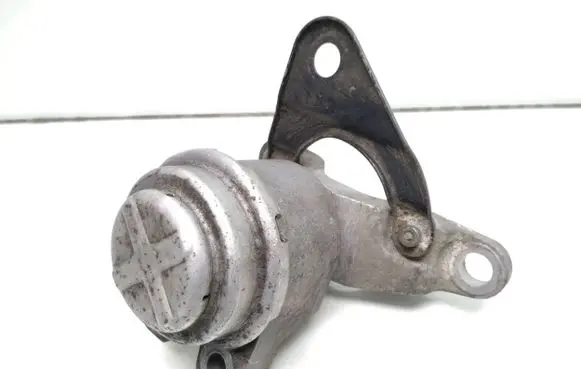 Volvo V70 Engine mount bracket 31277790