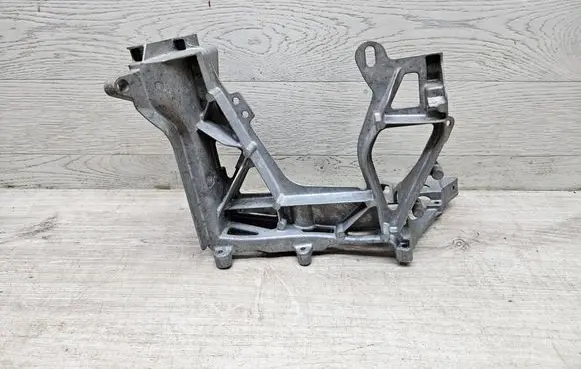 Mercedes-Benz C W205 Headlight/headlamp mounting bracket A2056221600