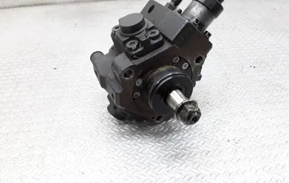 Hyundai i30 Fuel injection high pressure pump 0445010206