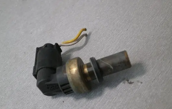 Smart ForTwo I Coolant temperature sensor A0105425115