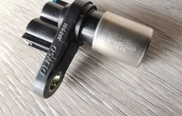 Toyota Avensis Verso Camshaft position sensor 9091905042 0296001010