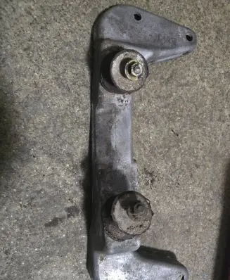 BMW 3 E36 Gear shift cable bracket 1141833