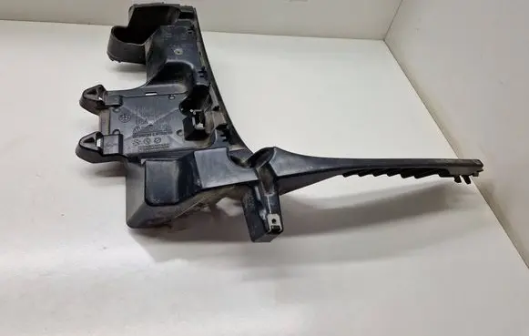 Rear bumper mounting bracket