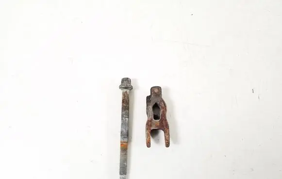 Opel Combo E Fuel Injector clamp holder