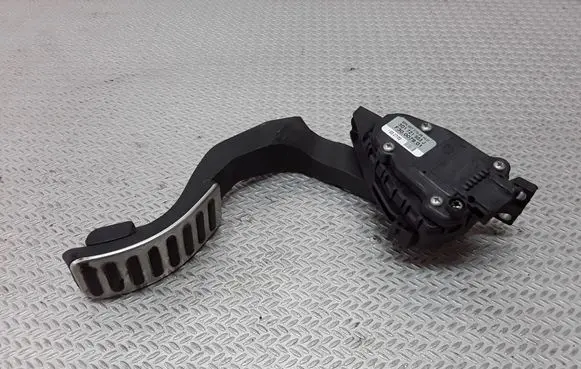 Volkswagen Phaeton Accelerator throttle pedal 3D1721503J