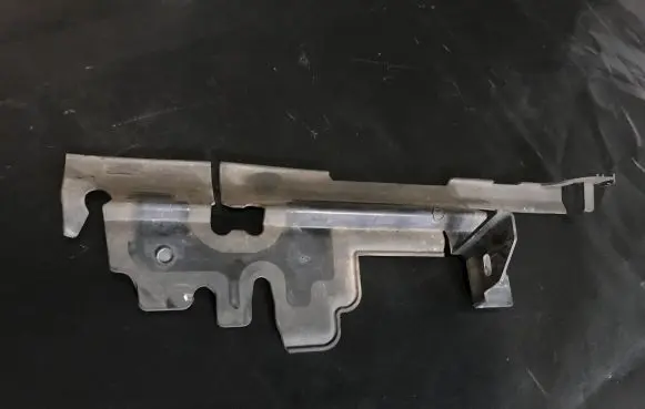 Opel Zafira C Intercooler air guide/duct channel 13266369