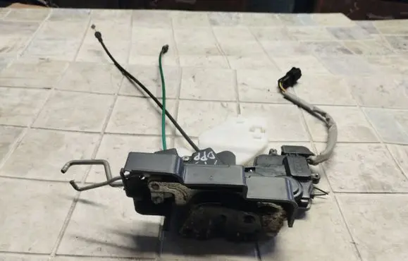 KIA Carnival Front door lock A045777