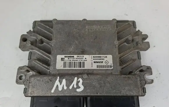 Dacia Logan I Engine control unit/module 8200661124 S110140023A