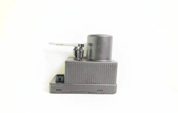 Mercedes-Benz C W203 Central locking vacuum pump 2038000048 0132006365 02182100508