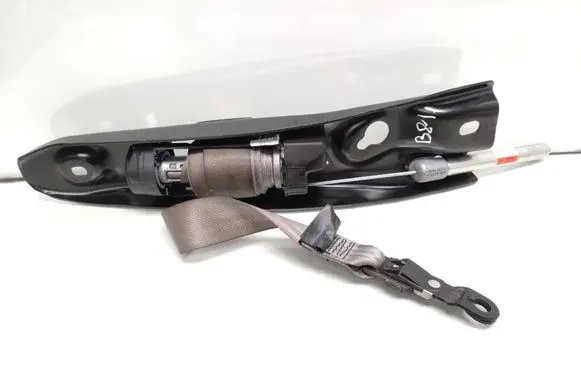Volvo XC90 Front seatbelt 30661914 6008818l0r 6063837l0a