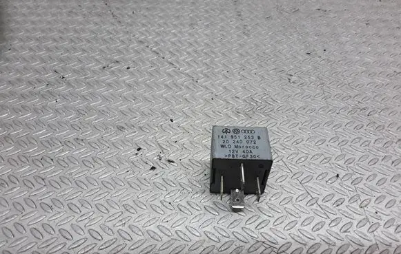 Volkswagen PASSAT B5.5 Other relay 141951253B