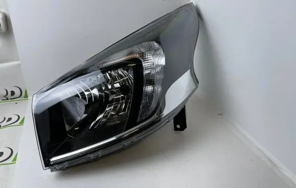 Opel Vivaro Headlight/headlamp