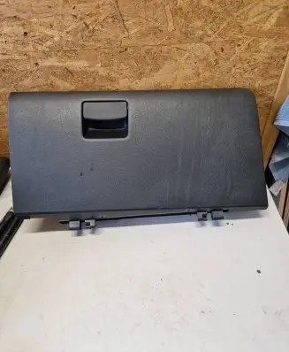 Glove box
