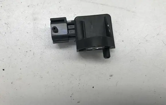 Opel Agila B Airbag deployment crash/impact sensor 3893051K00 6183592008 13206ARC02368
