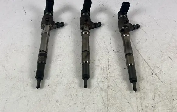 Volkswagen Caddy Fuel injector 03L130277B