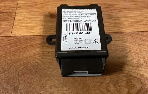Ford Mondeo MK IV Light module LCM 7S7113K031BJ Y9S203EE1 VP7EKF13K031B0