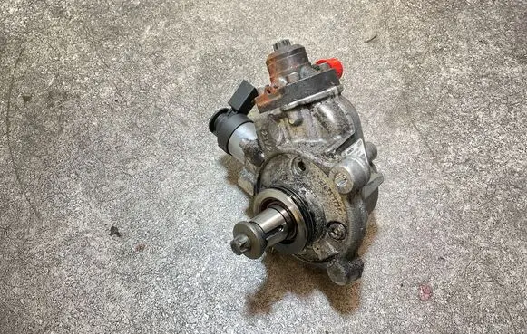 Mercedes-Benz Sprinter W907 W910 Fuel injection high pressure pump 0445010736 A6540704301