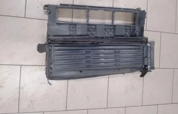 Peugeot 508 II Radiator trim 9823355180