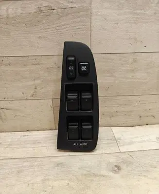 Toyota Avensis T250 Electric window control switch 8482005100