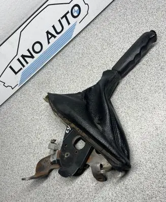 Handbrake/parking brake lever assembly