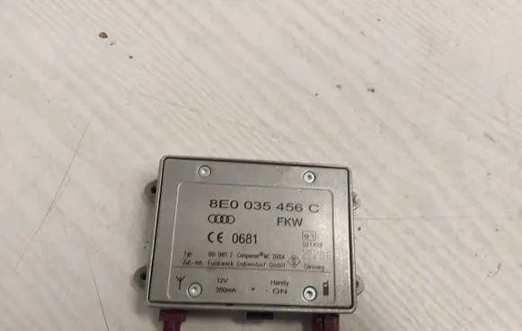 Audi Q7 4L Antenna control unit 8E0035456C 09104112
