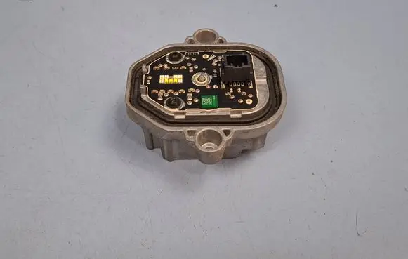 Volvo XC90 Headlight ballast module Xenon B105151B 32228688