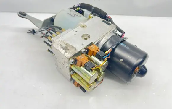 Mercedes-Benz CLK A209 C209 Convertible roof hydraulic pump A2098000030