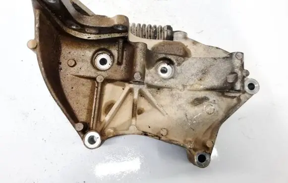Suzuki Grand Vitara II Engine mounting bracket