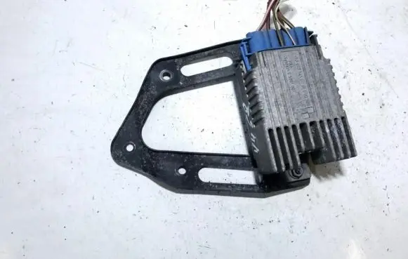 Mercedes-Benz A W168 Coolant fan relay a0275458032 e5001004