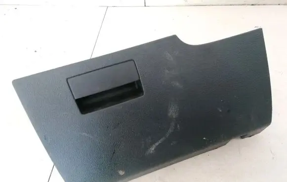 Volkswagen Touran I Glove box