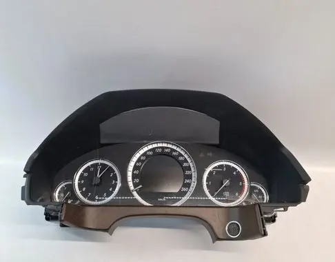 Mercedes-Benz E W212 Speedometer (instrument cluster) A2129004104 A2125400548