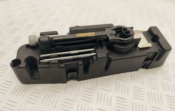 Renault Espace IV Tool set 8200127794