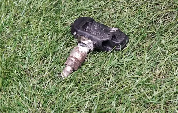 Opel Astra J Tire pressure sensor 13581560