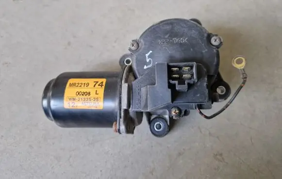 Mitsubishi Pajero Sport I Wiper motor MR221974