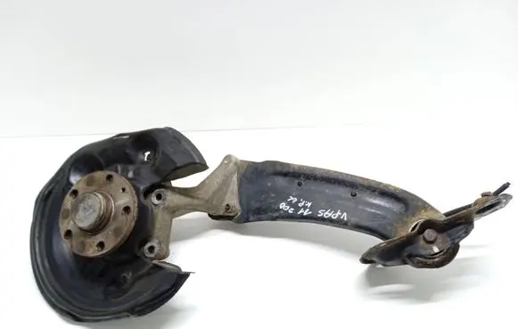 Volkswagen PASSAT B7 Rear wheel hub 5N0615611C