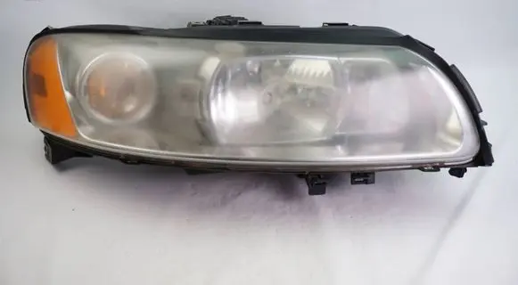 Volvo V70 Headlight/headlamp 30698848