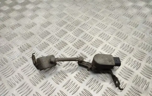 Nissan Qashqai Headlight/headlamp level sensor 