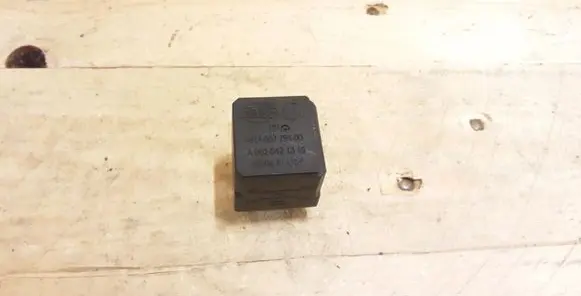 Mercedes-Benz E W211 Other relay A0025421319 6066