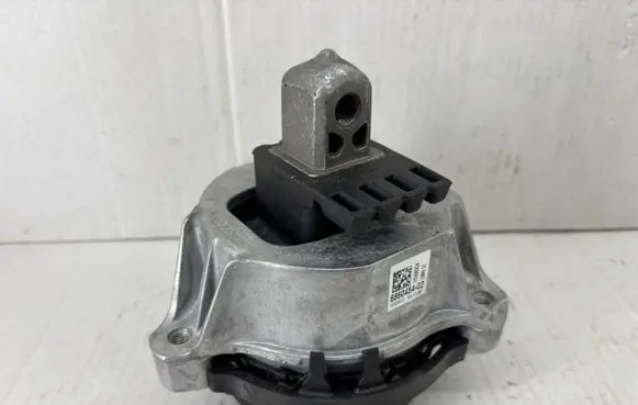 BMW 7 G11 G12 Engine mount bracket 6860454
