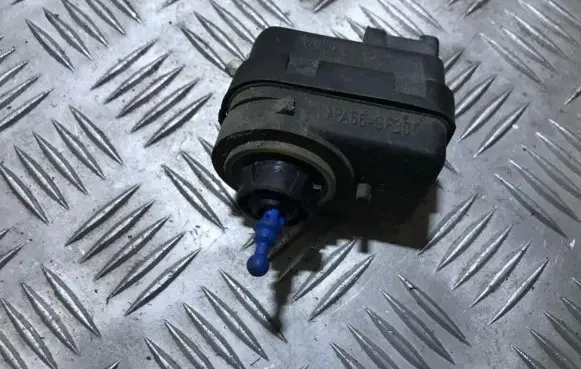 Renault Espace III Headlight level adjustment motor 