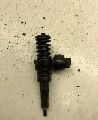 Volkswagen PASSAT B6 Fuel injector 038130073BQ 0414720312
