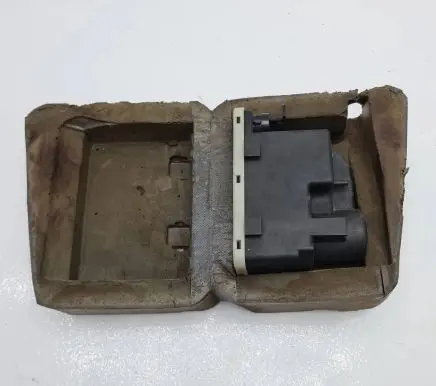 Mercedes-Benz E W124 Central locking vacuum pump 0008001148