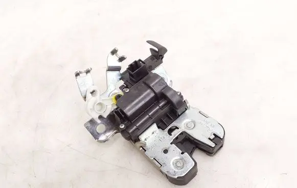 Volkswagen PASSAT B8 Loading door lock 3G0827503
