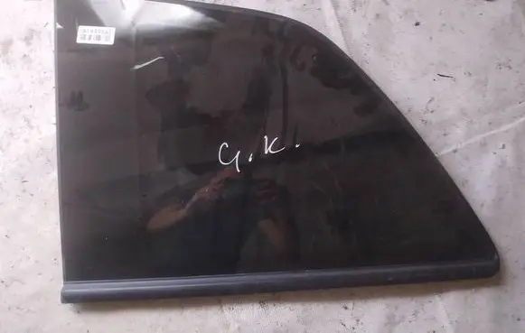 Opel Zafira B Rear side window as2