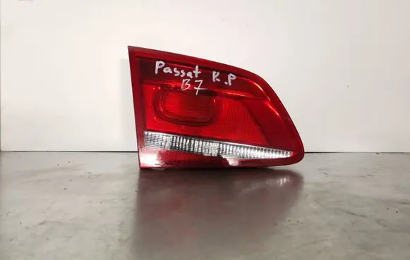 Volkswagen PASSAT B7 Tailgate rear/tail lights 3AE945093
