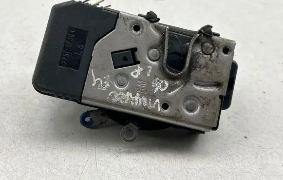 Opel Vivaro Front door lock 8200008260 91166230