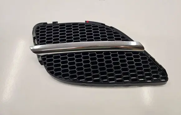 Nissan Almera N16 Front bumper upper radiator grill 62320-BN700