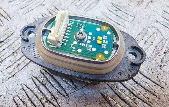 Skoda Octavia Mk4 LED ballast control module MDE14942