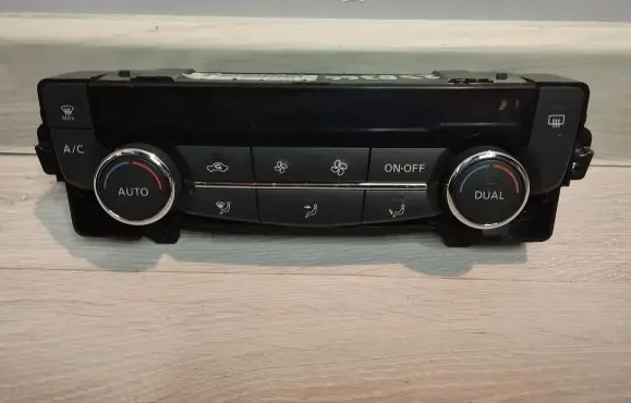Nissan Qashqai Climate control unit 275004EA0A 20131230 T907770